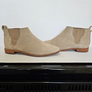 Madewell Bryce Chelsea Suede Beige Tan Cliff  Ankle Boots Women's Shoes Sz 9